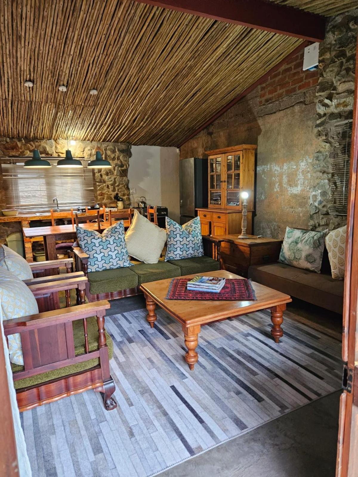 The Riverdeck Accommodation And Backpackers Найсне Экстерьер фото