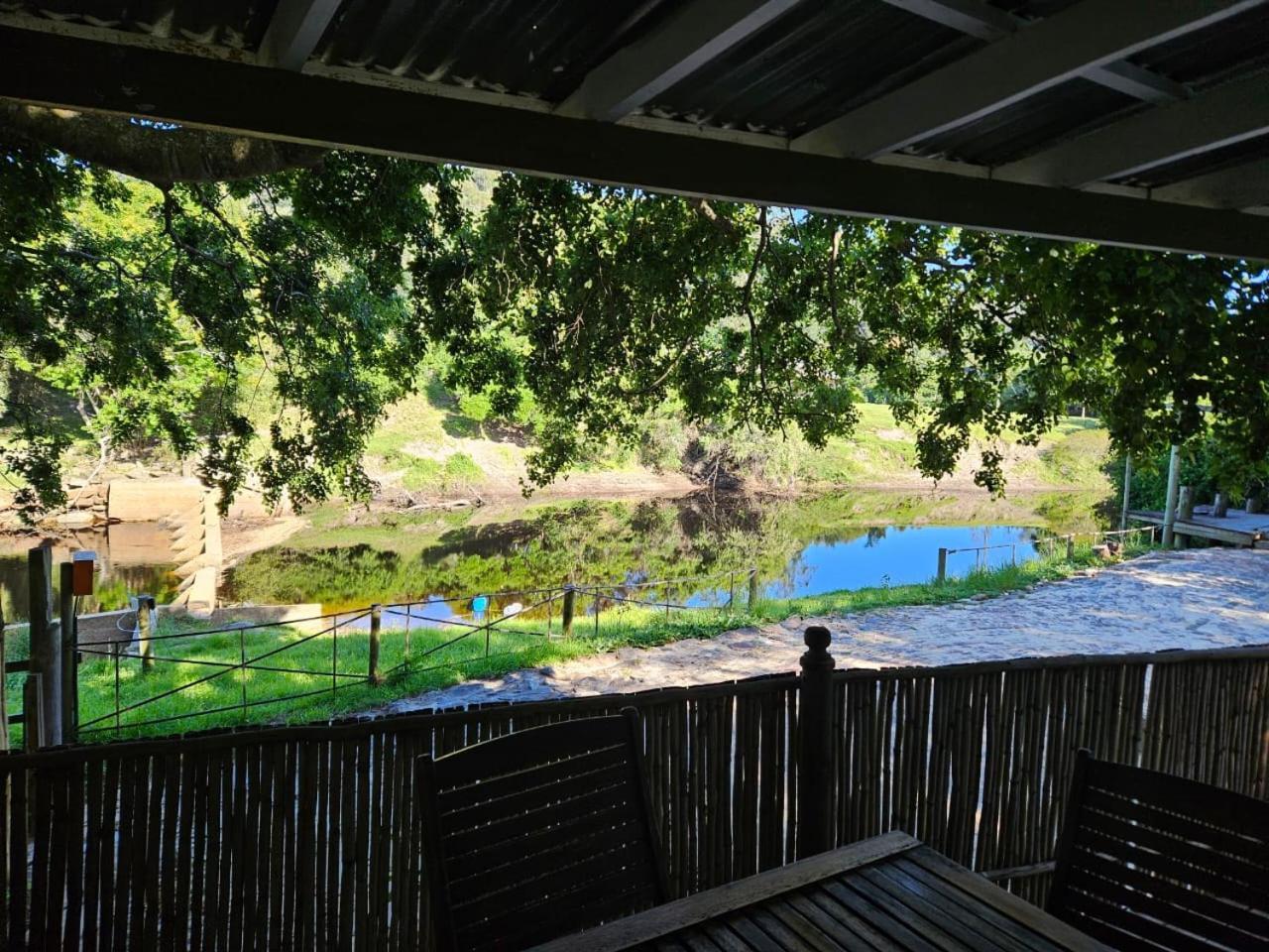 The Riverdeck Accommodation And Backpackers Найсне Экстерьер фото